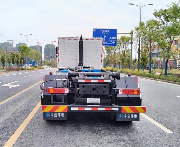 今创嘉蓝牌KTE5311ZXXDEV纯电动车厢可卸式垃圾车公告图片