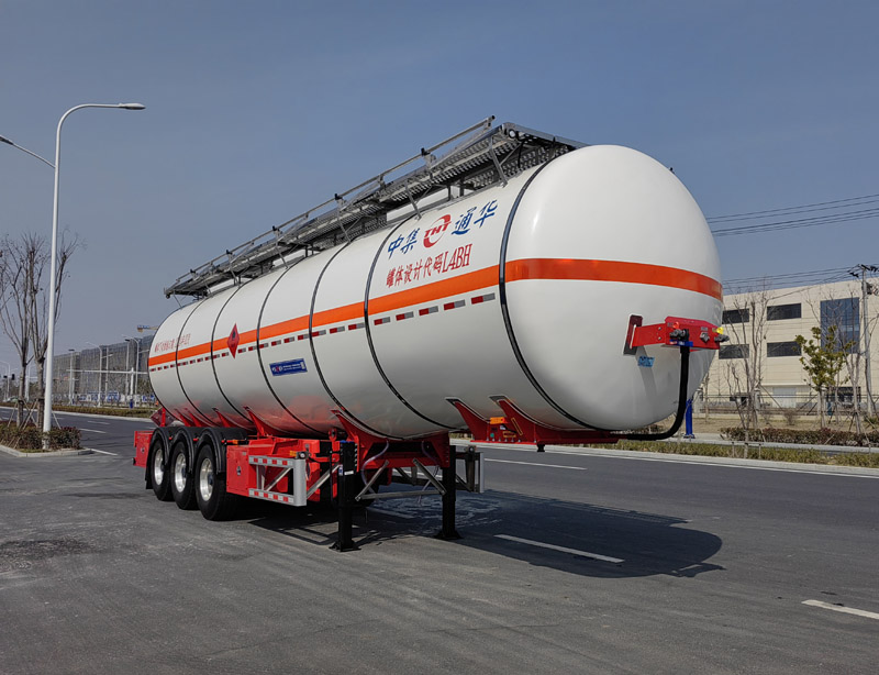 通华牌11.9米32.4吨3轴易燃液体罐式运输半挂车(THT9405GRYSY40A)