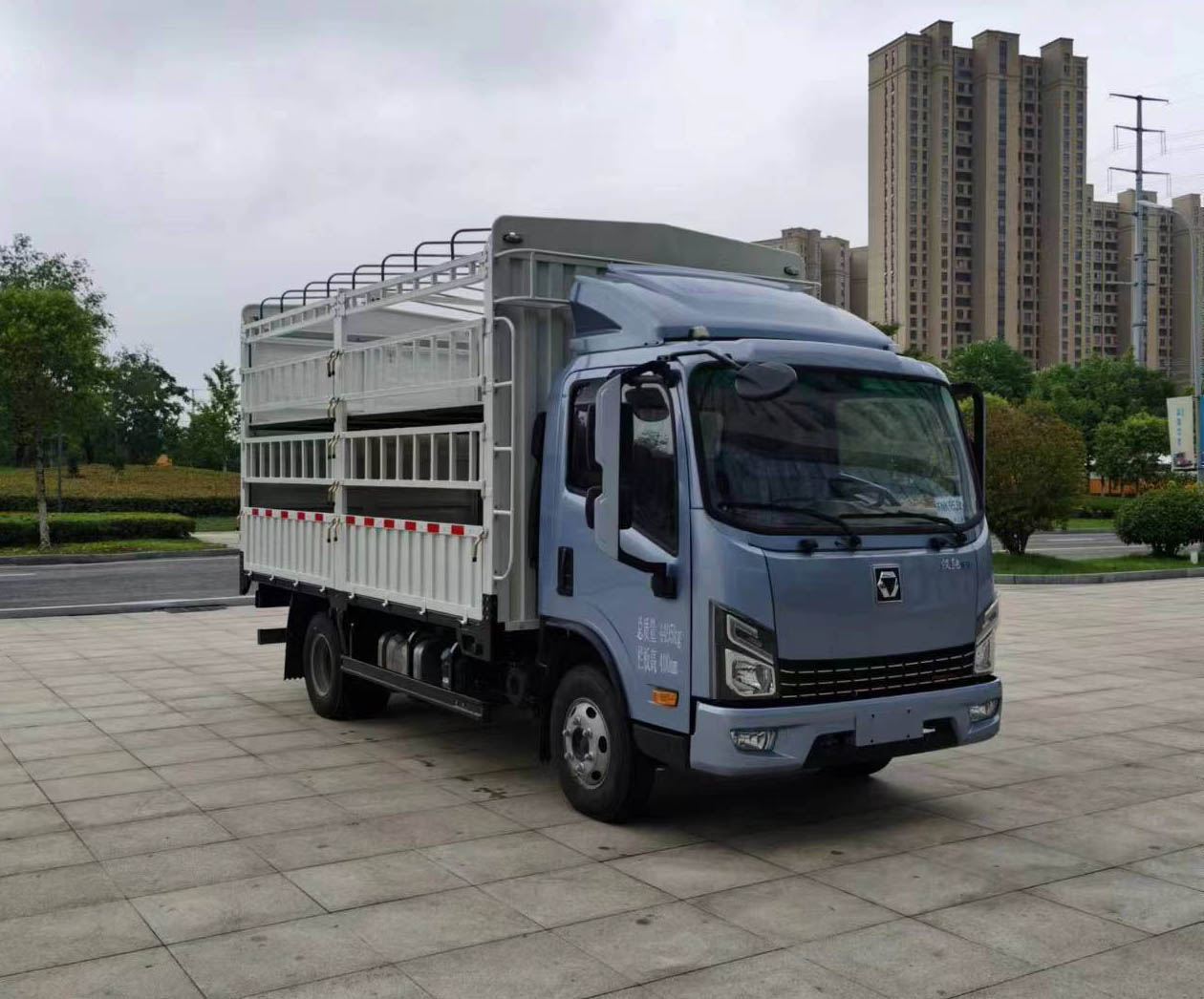 徐工牌XGA5040CCYCHEVEA插電式混合動(dòng)力倉(cāng)柵式運(yùn)輸車(chē)公告圖片