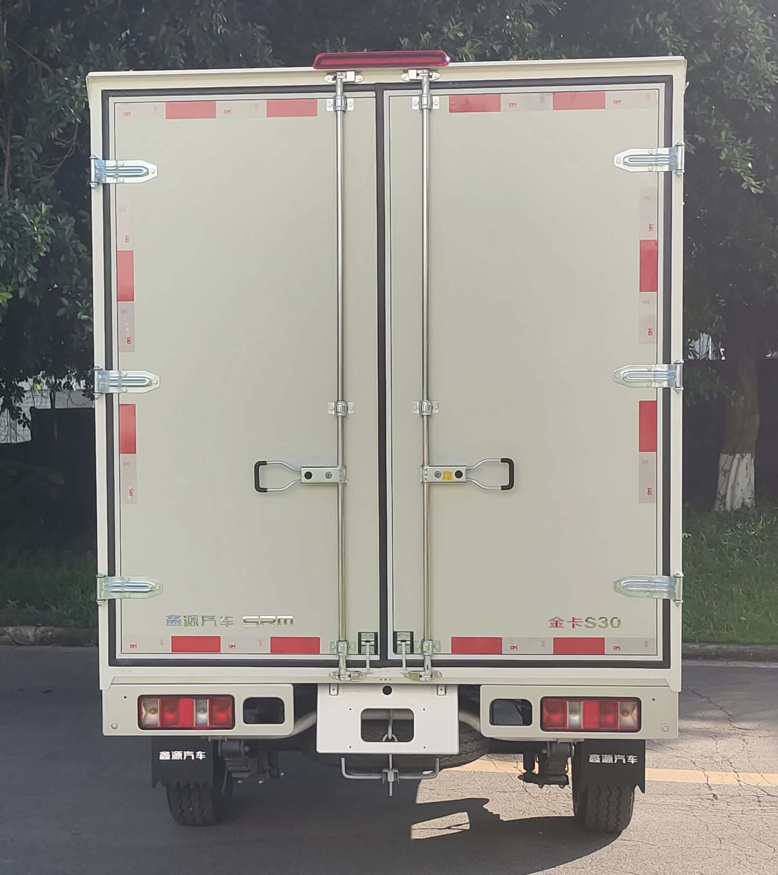 鑫源牌JKC5022XXYD6X3廂式運輸車公告圖片