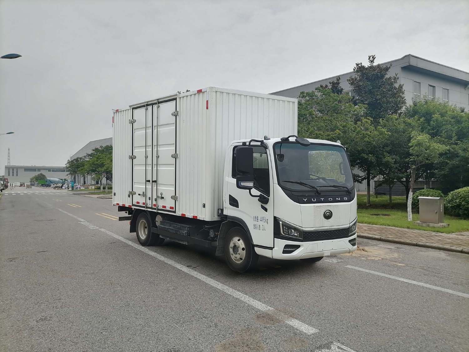 宇通牌ZKH5045XXYBEV6A純電動(dòng)廂式運(yùn)輸車公告圖片