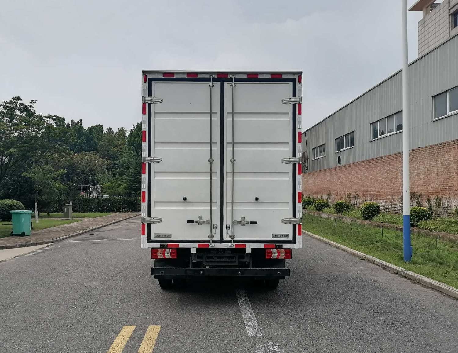 宇通牌ZKH5045XXYBEV6A純電動(dòng)廂式運(yùn)輸車公告圖片