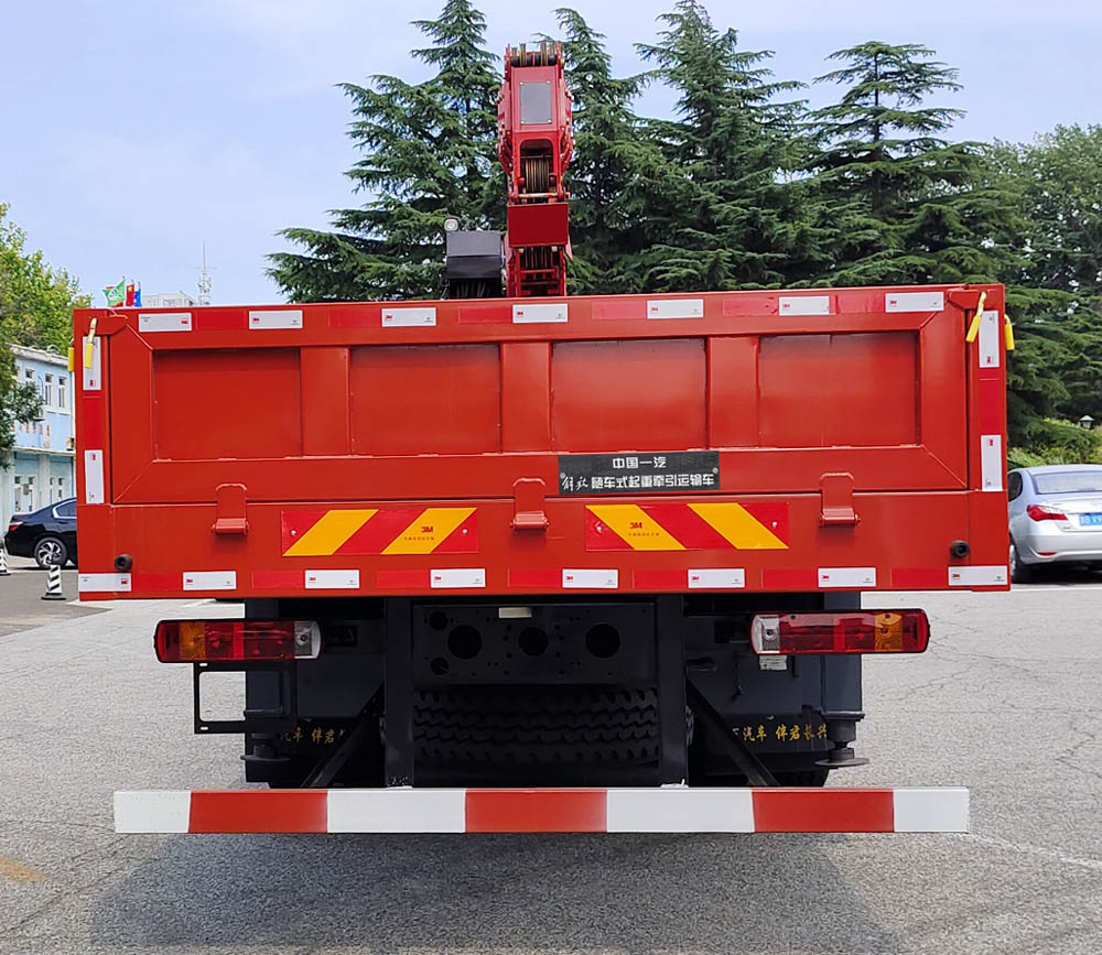 解放牌CA5250JSQP28K2L5T1E6A81隨車起重運輸車公告圖片