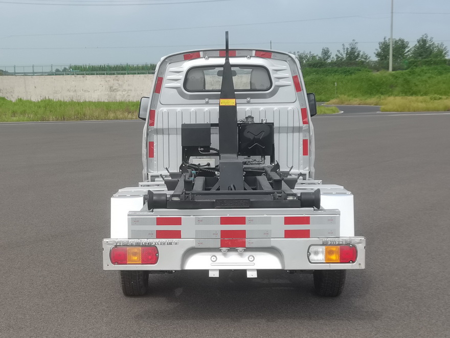 五菱牌LQG5029ZXXLEQUA車廂可卸式垃圾車公告圖片