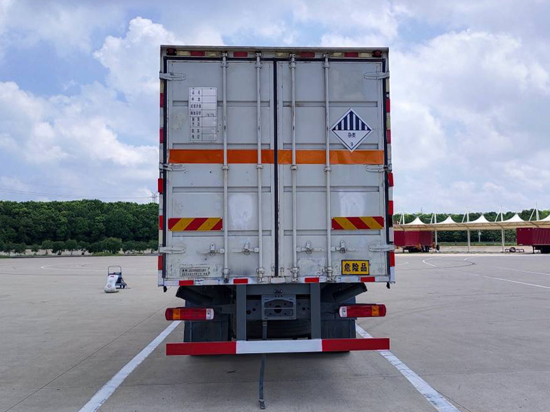 楚勝牌CSC5267XZWZ6雜項(xiàng)危險(xiǎn)物品廂式運(yùn)輸車公告圖片