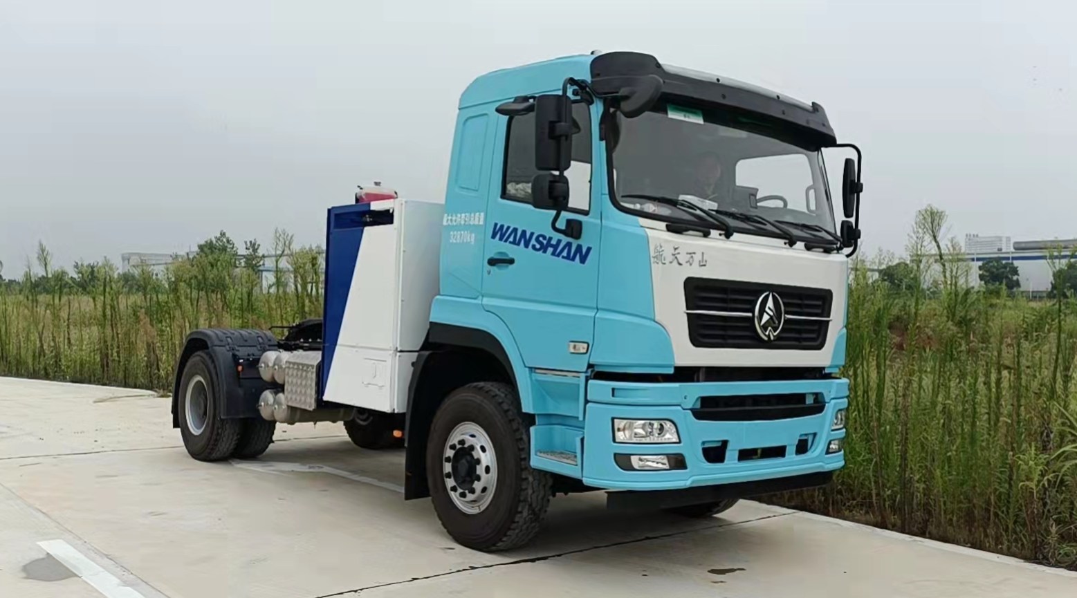 万山牌 490马力 换电式纯电动半挂牵引车(WS4180BEVA)