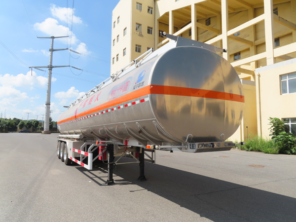 陆平机器牌12.9米33.2吨3轴易燃液体罐式运输半挂车(LPC9401GRYS)