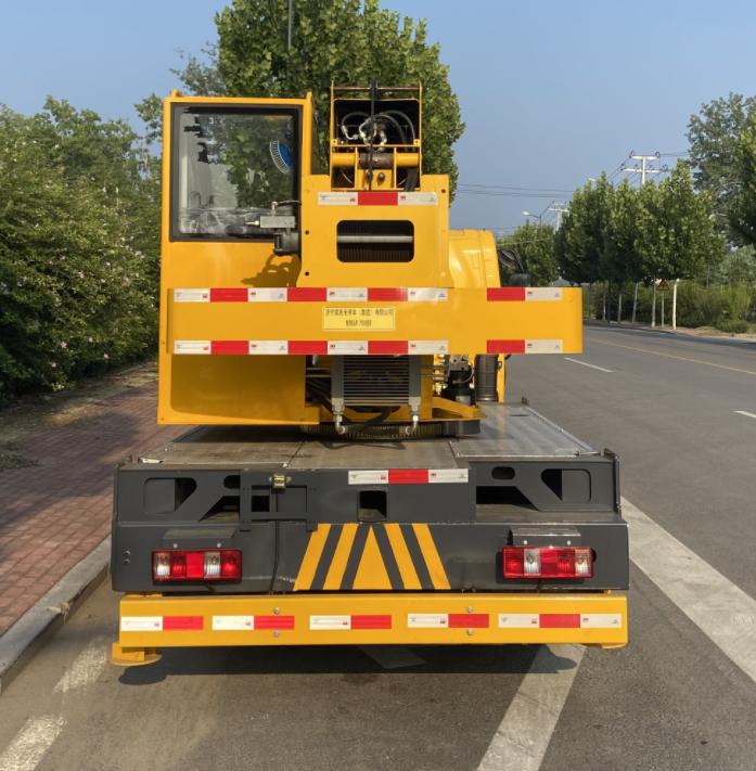 魯濟(jì)家慶牌LFV5040JQZCA6汽車起重機(jī)公告圖片