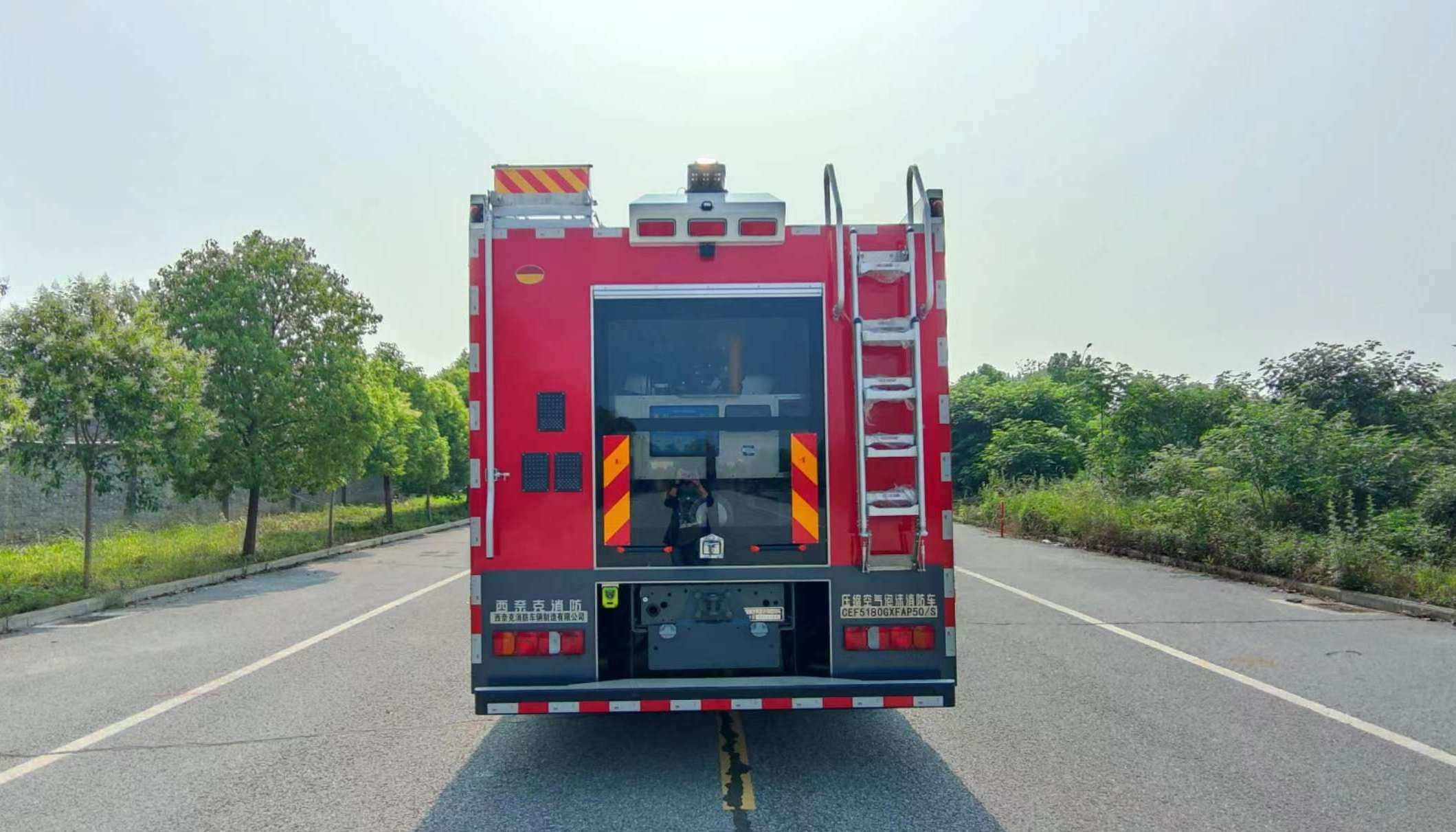 西奈克牌CEF5180GXFAP50/S压缩空气泡沫消防车公告图片