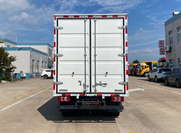 宇通牌ZKH5045XXYBEV7純電動(dòng)廂式運(yùn)輸車公告圖片