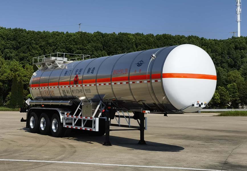 宏图牌12.5米30.1吨3轴易燃液体罐式运输半挂车(HT9400GRY7A)