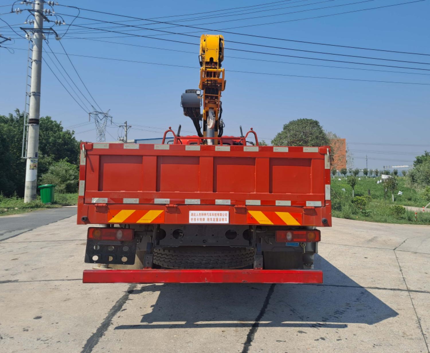 猛卡士特牌XCL5186JSQ6D隨車(chē)起重運(yùn)輸車(chē)公告圖片