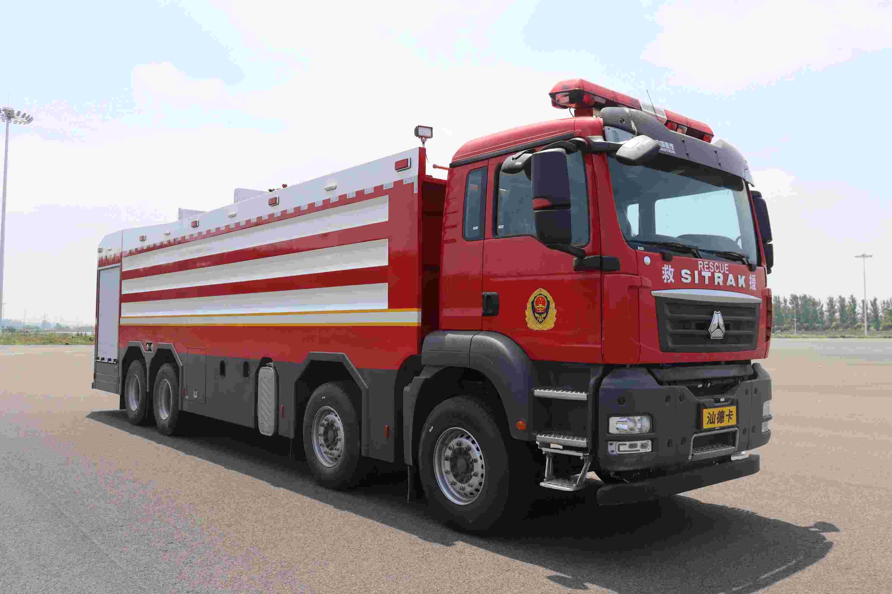 YL5430GXFSG250/SDK型水罐消防车图片