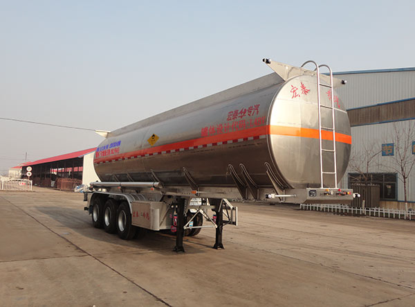 正康宏泰牌10.6米34.4吨3轴氧化性物品罐式运输半挂车(HHT9402GYW)