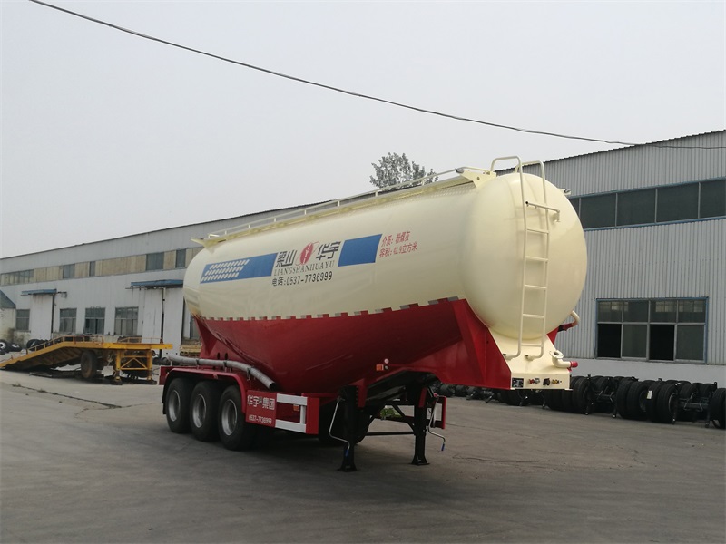 华宇达牌10.6米32.9吨3轴中密度粉粒物料运输半挂车(LHY9402GFL45)