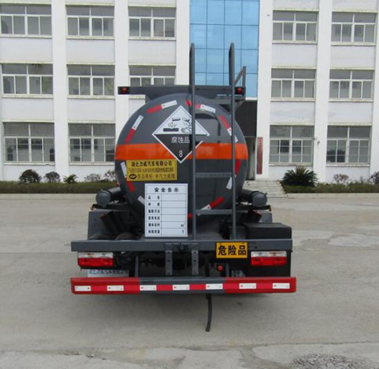 中汽力威牌HLW5120GFWEQ6腐蚀性物品罐式运输车公告图片