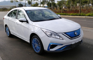 东风牌LZ7005SLAEV型纯电动轿车