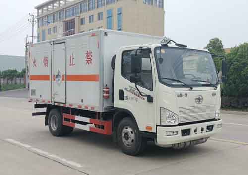 华通牌HCQ5040XZWCA6杂项危险物品厢式运输车
