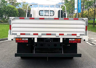 YTQ1121KK421 陕汽牌190马力单桥柴油6.2米国六载货汽车图片