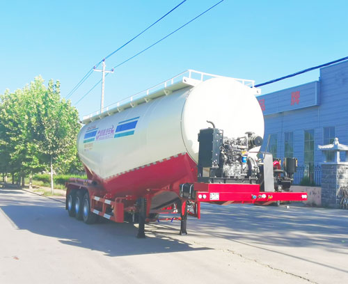 杨嘉牌11.3米31.9吨3轴低密度粉粒物料运输半挂车(LHL9400GFLC)
