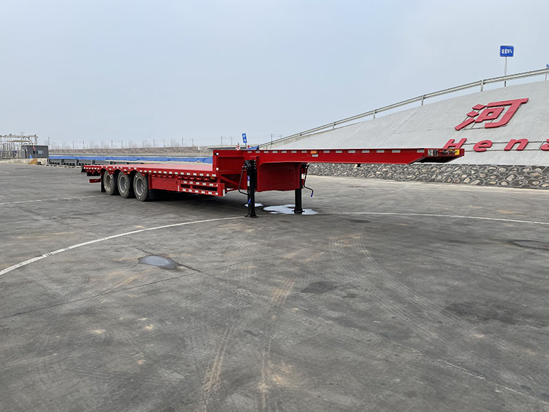 万辉牌13.8米33.4吨3轴低平板半挂车(FST9400TDP)