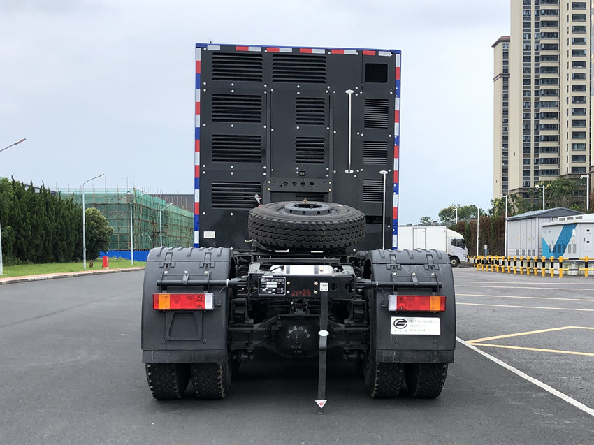 FSQ4250SFFCEV1 飞驰牌483马力后双桥,后八轮氢气燃料电池半挂牵引车图片