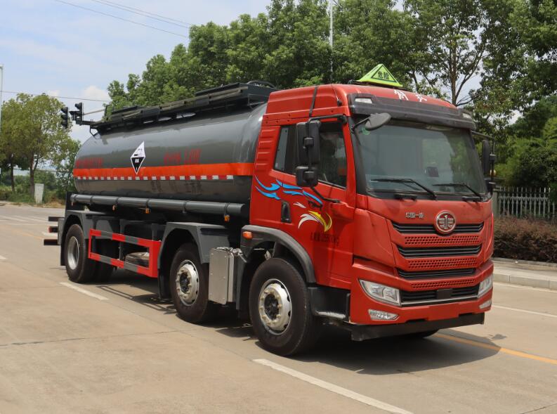 中汽力威牌HLW5261GFWC6腐蚀性物品罐式运输车公告图片