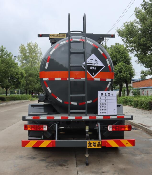 中汽力威牌HLW5261GFWC6腐蚀性物品罐式运输车公告图片