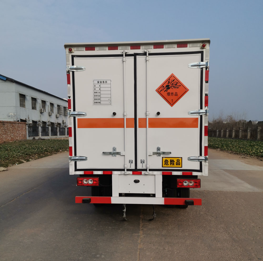 大力牌DLQ5042XQYBJ6爆破器材運(yùn)輸車公告圖片