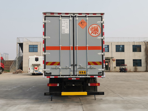 新飛牌XFC5180XQY6A爆破器材運(yùn)輸車(chē)公告圖片