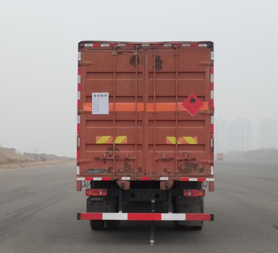 東風(fēng)牌DFV5183XRYGP6D易燃液體廂式運(yùn)輸車(chē)公告圖片