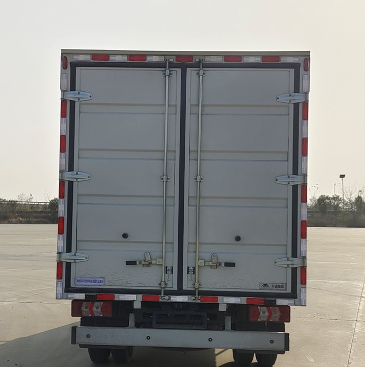 宇通牌ZKH5045XXYBEV4純電動廂式運(yùn)輸車公告圖片