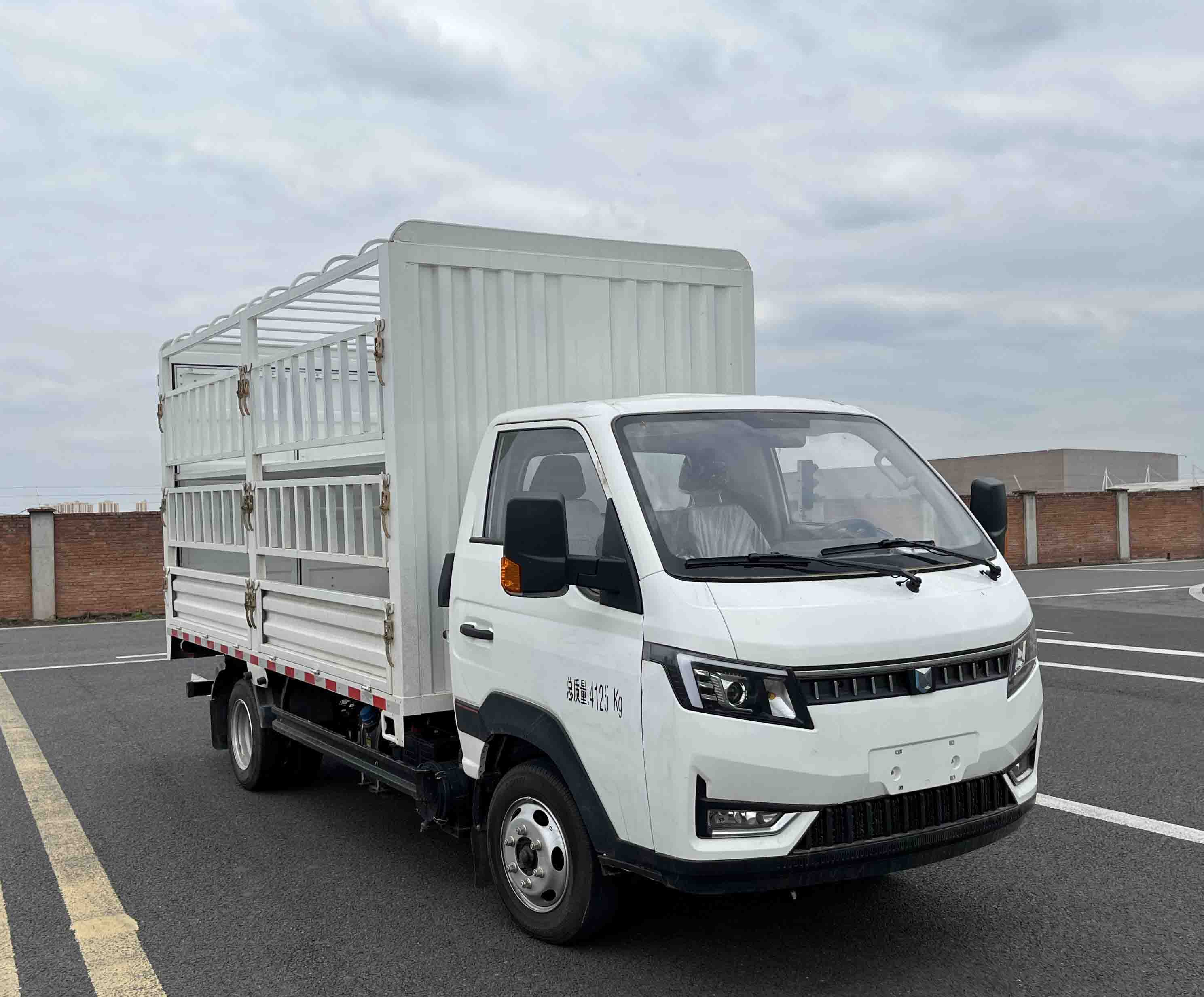 燕臺牌YTQ5041CCYPG335倉柵式運輸車公告圖片