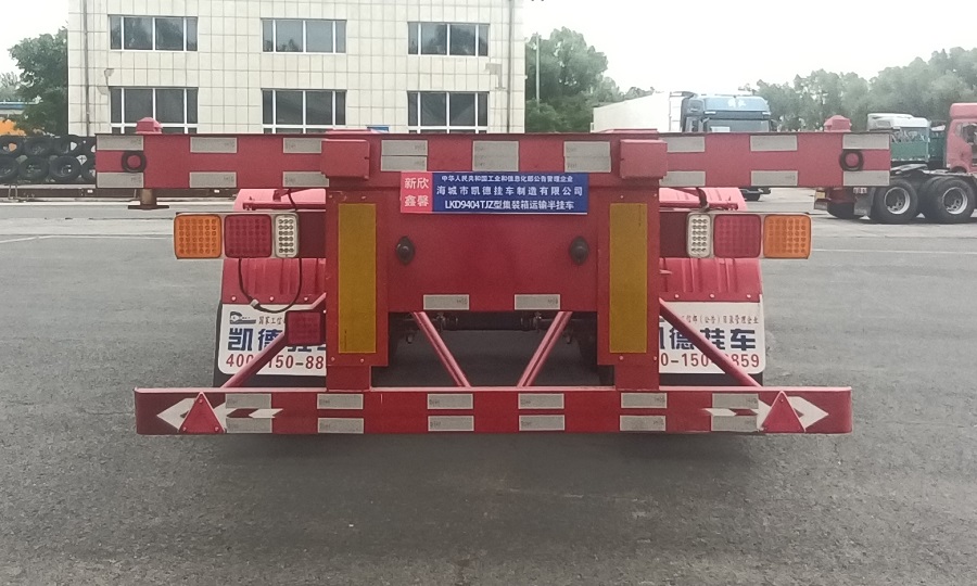 新欣鑫馨牌LKD9404TJZ集装箱运输半挂车公告图片