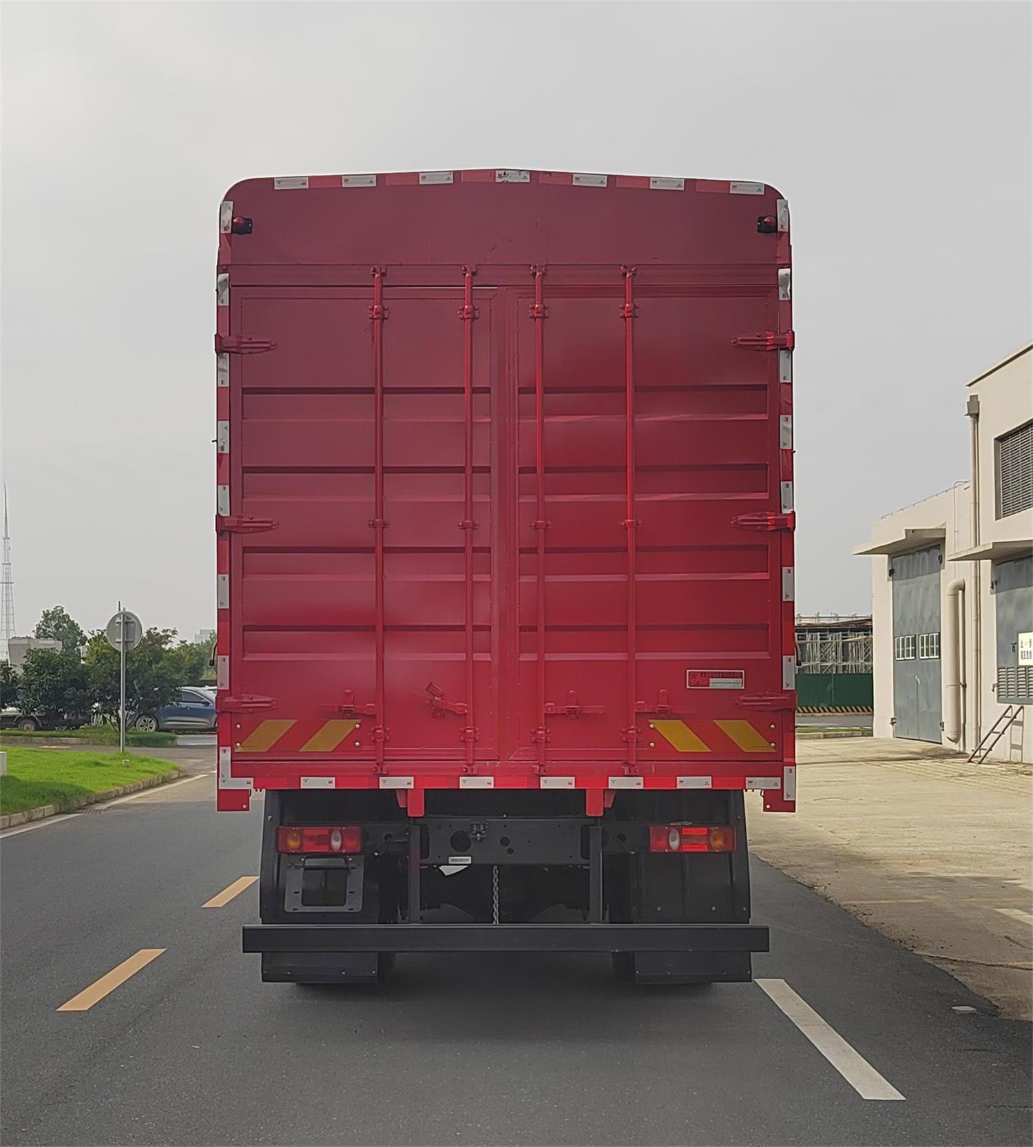 大運(yùn)牌DYQ5187CCYD6AC倉(cāng)柵式運(yùn)輸車公告圖片