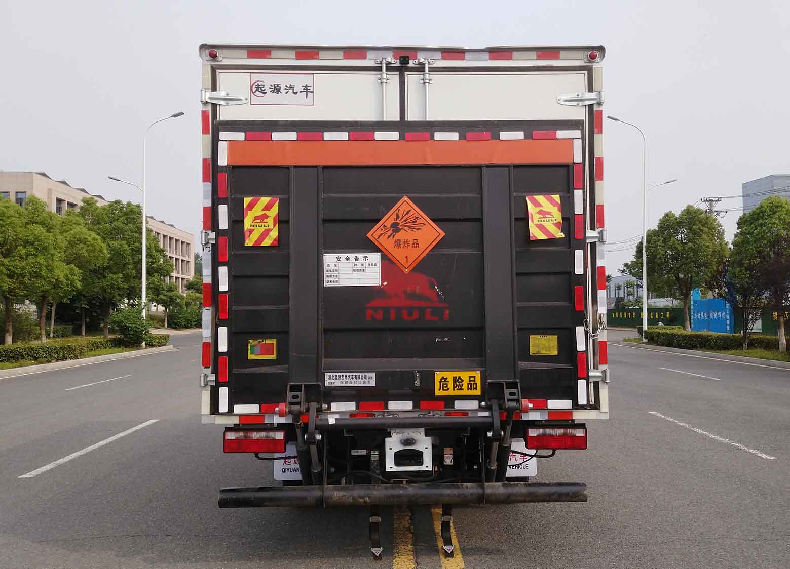 百捷牌QYY5091XQYCA6爆破器材運輸車公告圖片