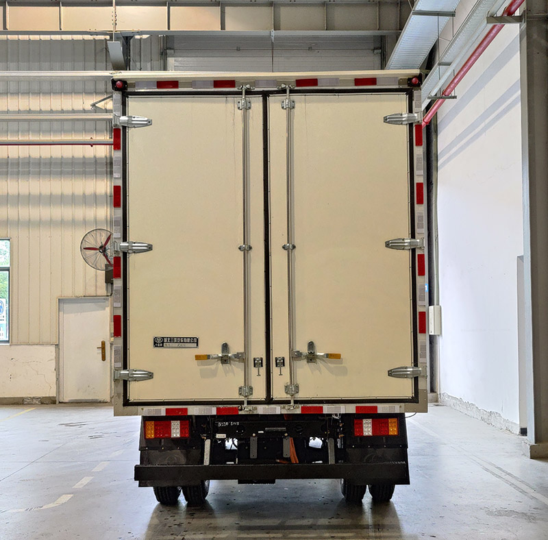 十通牌STQ5048XXYNBEV純電動(dòng)廂式運(yùn)輸車公告圖片