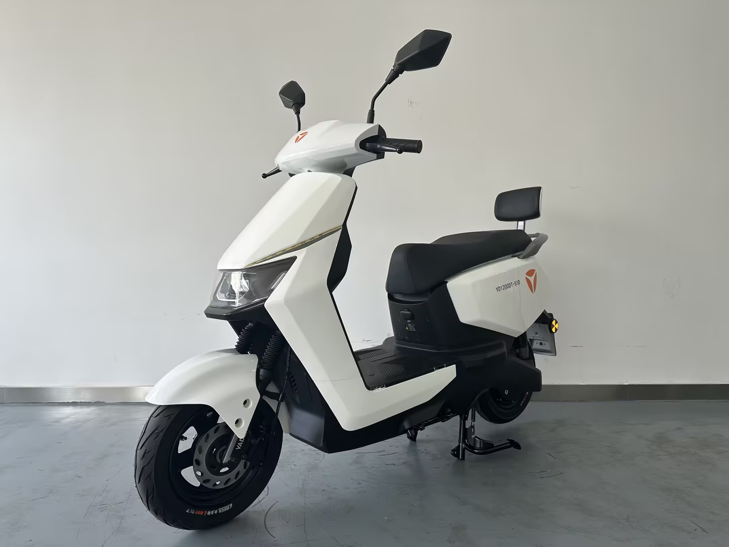 雅迪牌YD1200DT-51D电动两轮摩托车公告图片