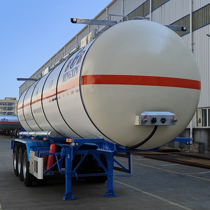 明欣牌10.5米32.7吨3轴氧化性物品罐式运输半挂车(NMX9400GYW27B)