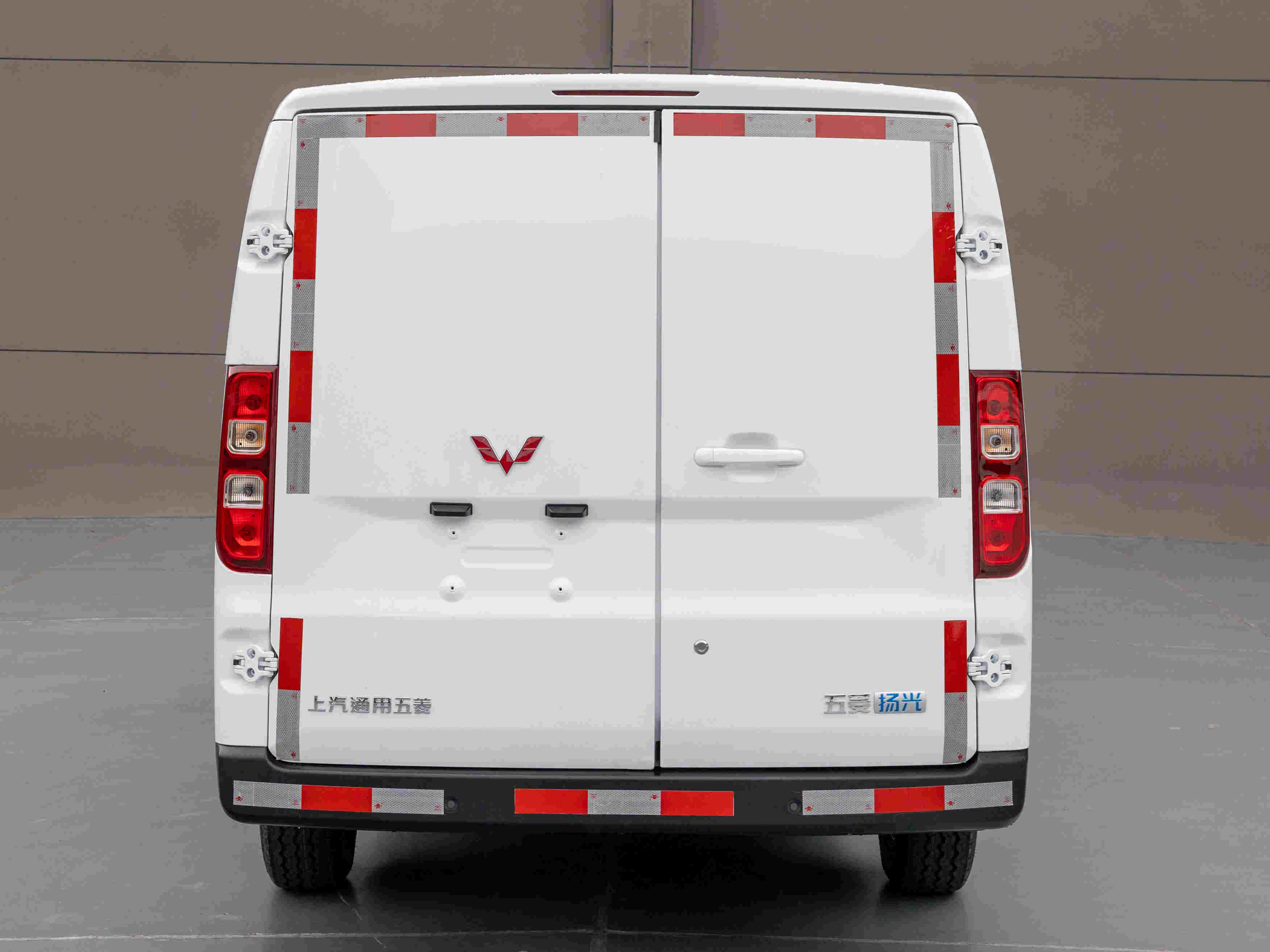 五菱牌LZW5032XXYEVA1純電動廂式運輸車公告圖片