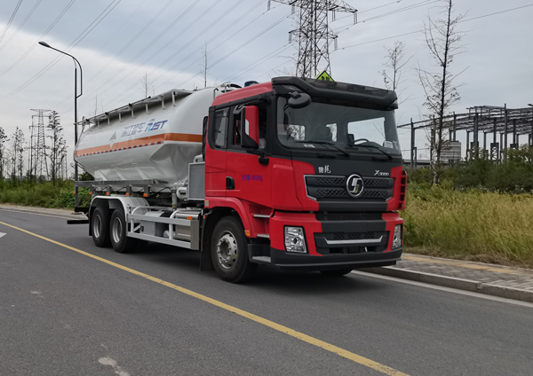 瑞江牌WL5260GZWSX23雜項(xiàng)危險(xiǎn)物品罐式運(yùn)輸車公告圖片