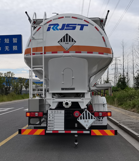 瑞江牌WL5260GZWSX23雜項(xiàng)危險(xiǎn)物品罐式運(yùn)輸車公告圖片