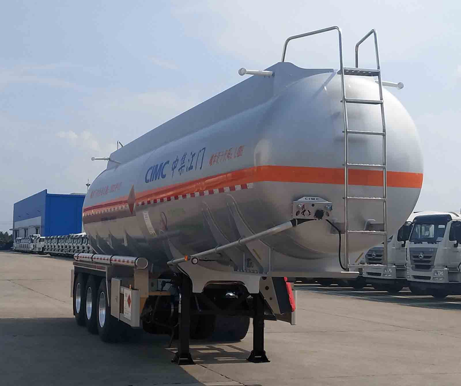 中集牌11.9米33.9吨3轴铝合金易燃液体罐式运输半挂车(ZJV9401GRYJM)