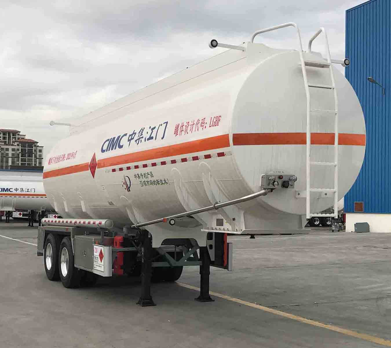 中集牌9.5米27.8吨2轴易燃液体罐式运输半挂车(ZJV9351GRYJM)