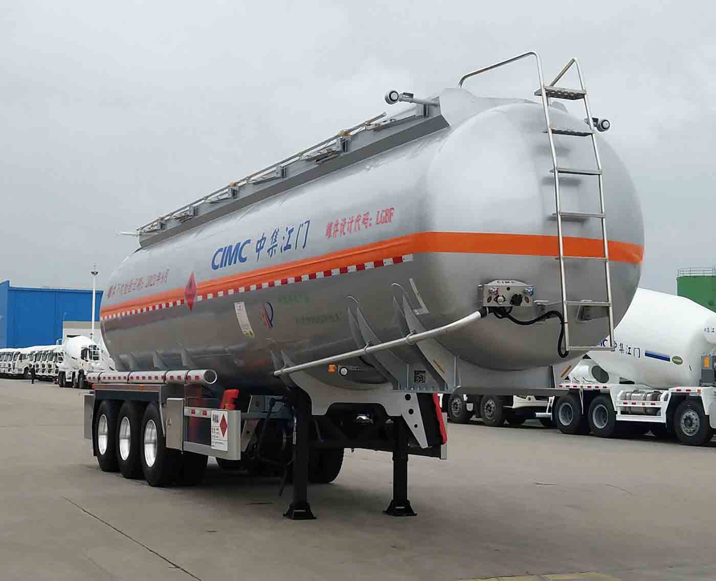 中集牌11.9米32.3吨3轴易燃液体罐式运输半挂车(ZJV9405GRYJM)