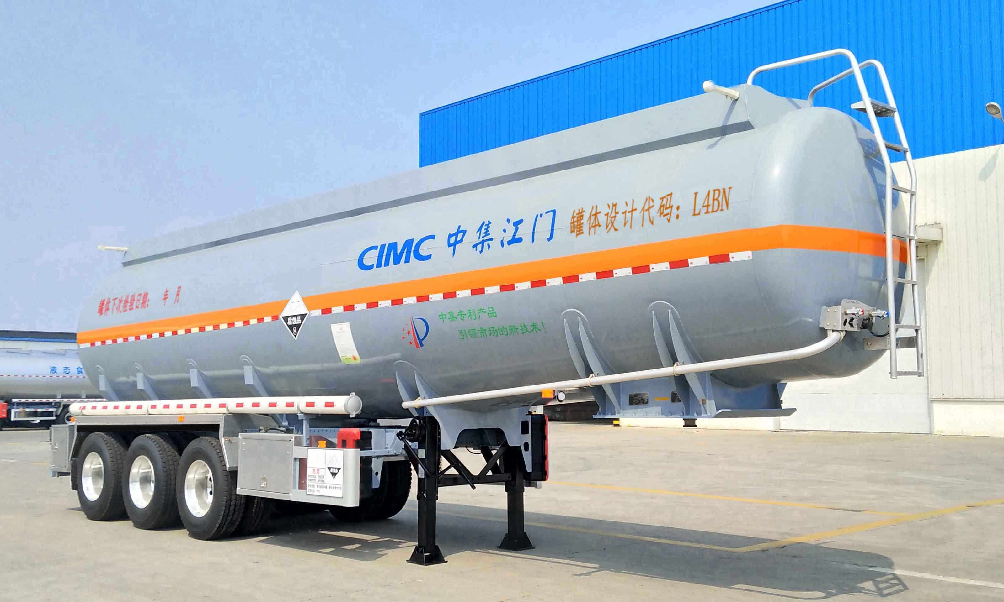 中集牌11米33.6吨3轴腐蚀性物品罐式运输半挂车(ZJV9402GFWJM)