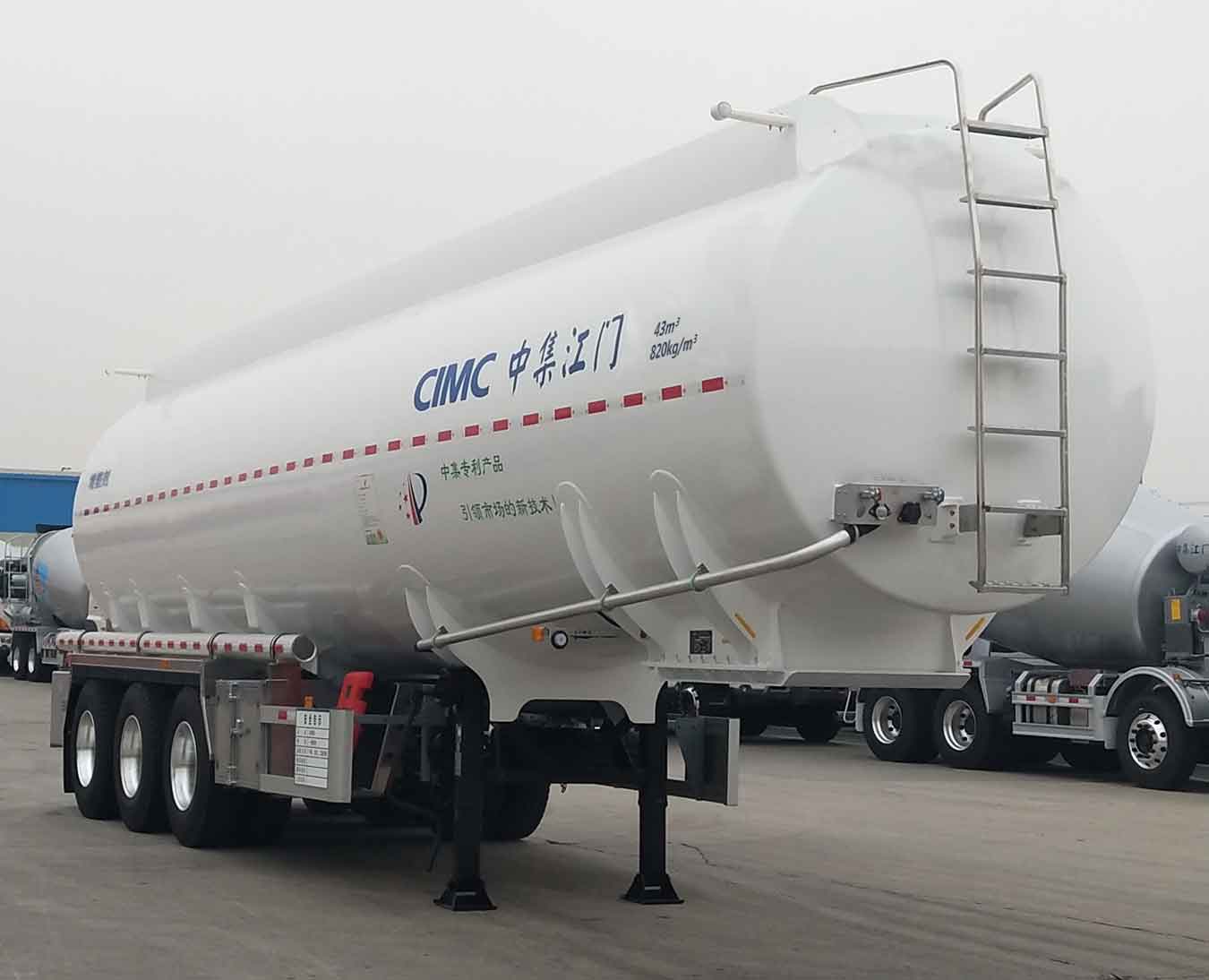 中集牌12.2米33.7吨3轴普通液体运输半挂车(ZJV9401GPGJM)