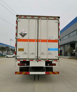程力威牌CLW5180XFWB6腐蚀性物品厢式运输车公告图片