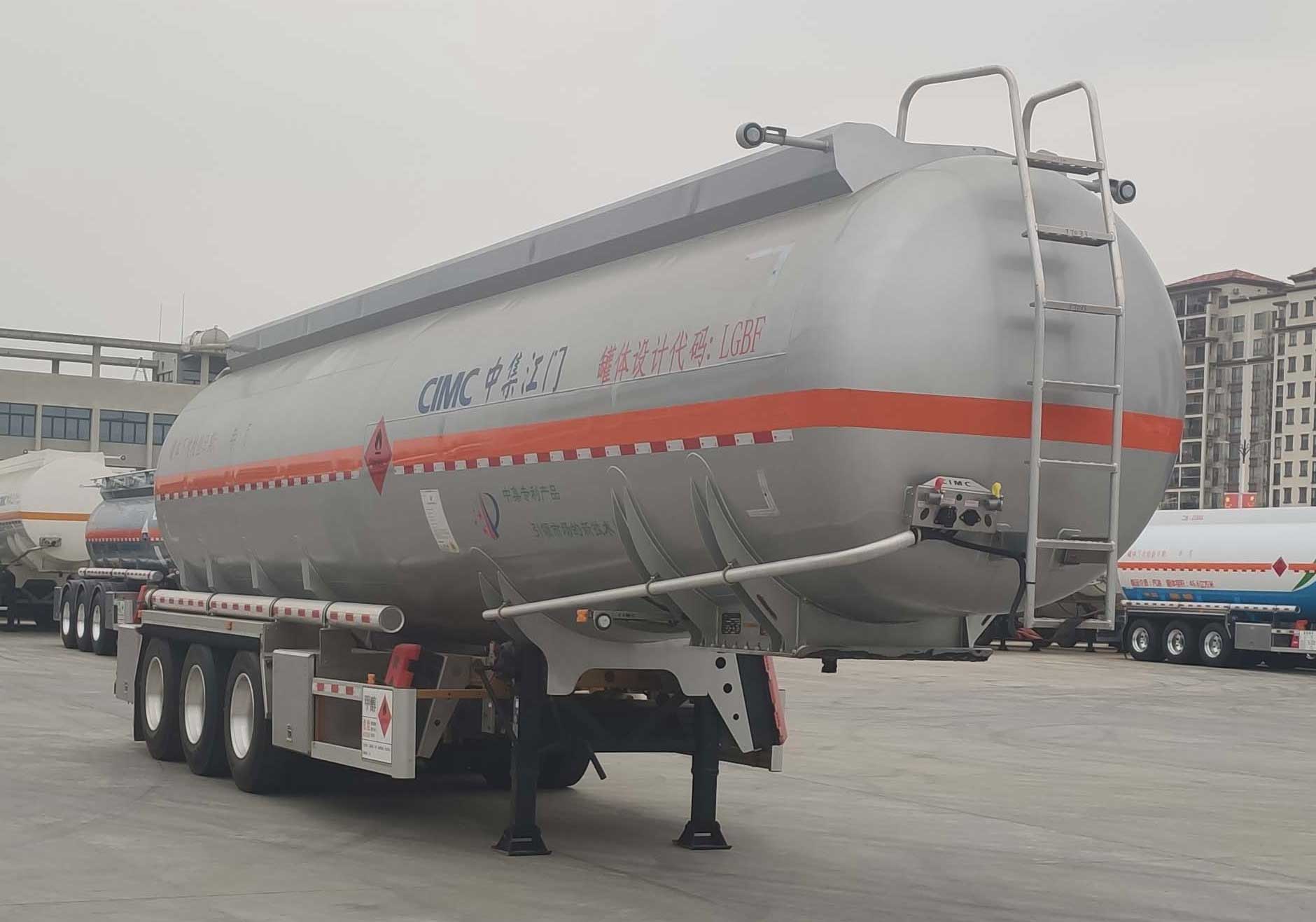 中集牌11.8米32.5吨3轴易燃液体罐式运输半挂车(ZJV9403GRYJMA)