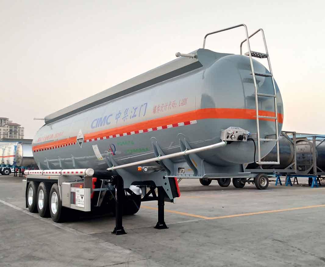 中集牌10.9米34.2吨3轴腐蚀性物品罐式运输半挂车(ZJV9405GFWJM)